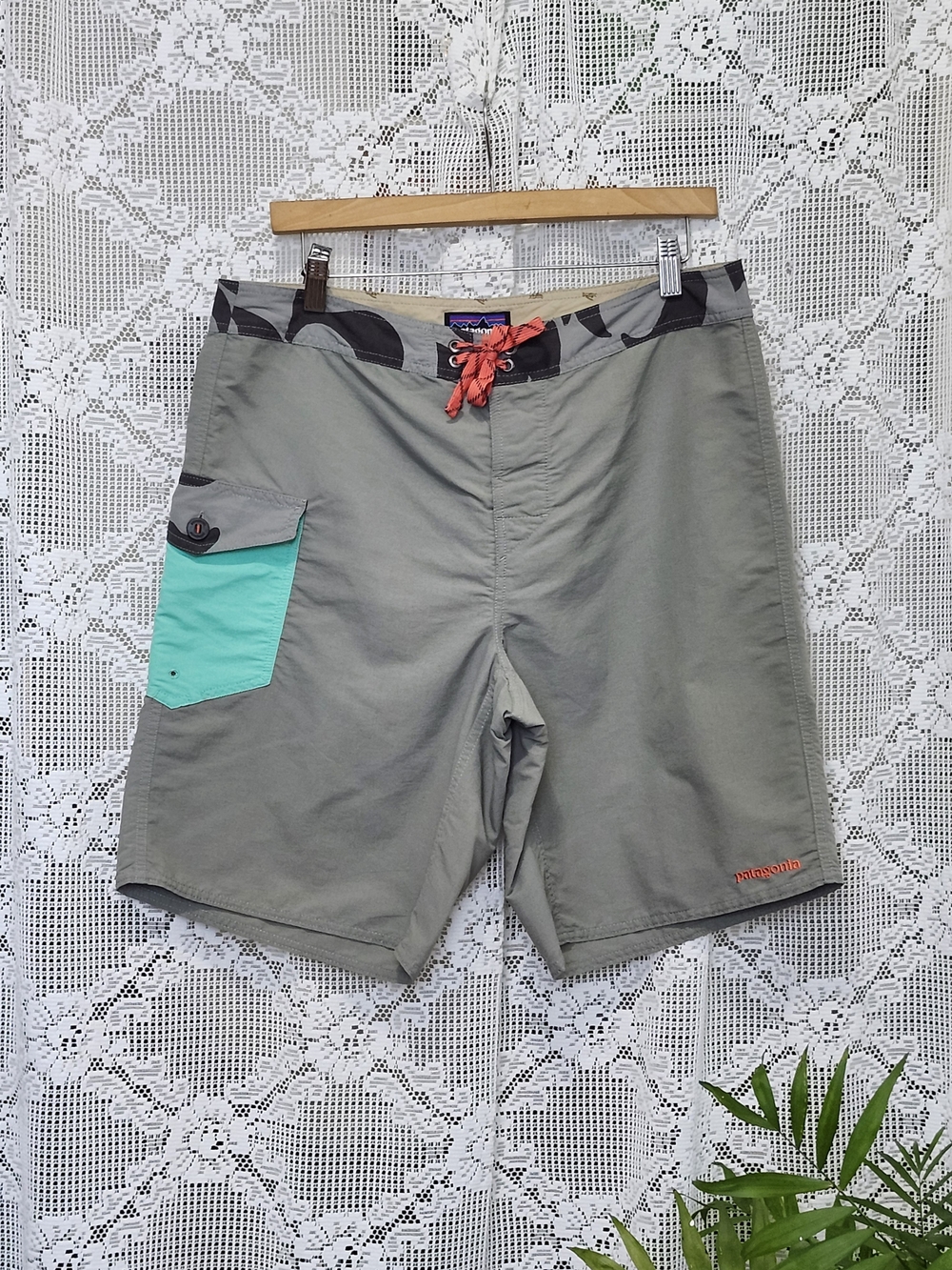 Patagonia Men’s Gray Boardshorts with Teal Pocket and Coral Drawcord Size 34
